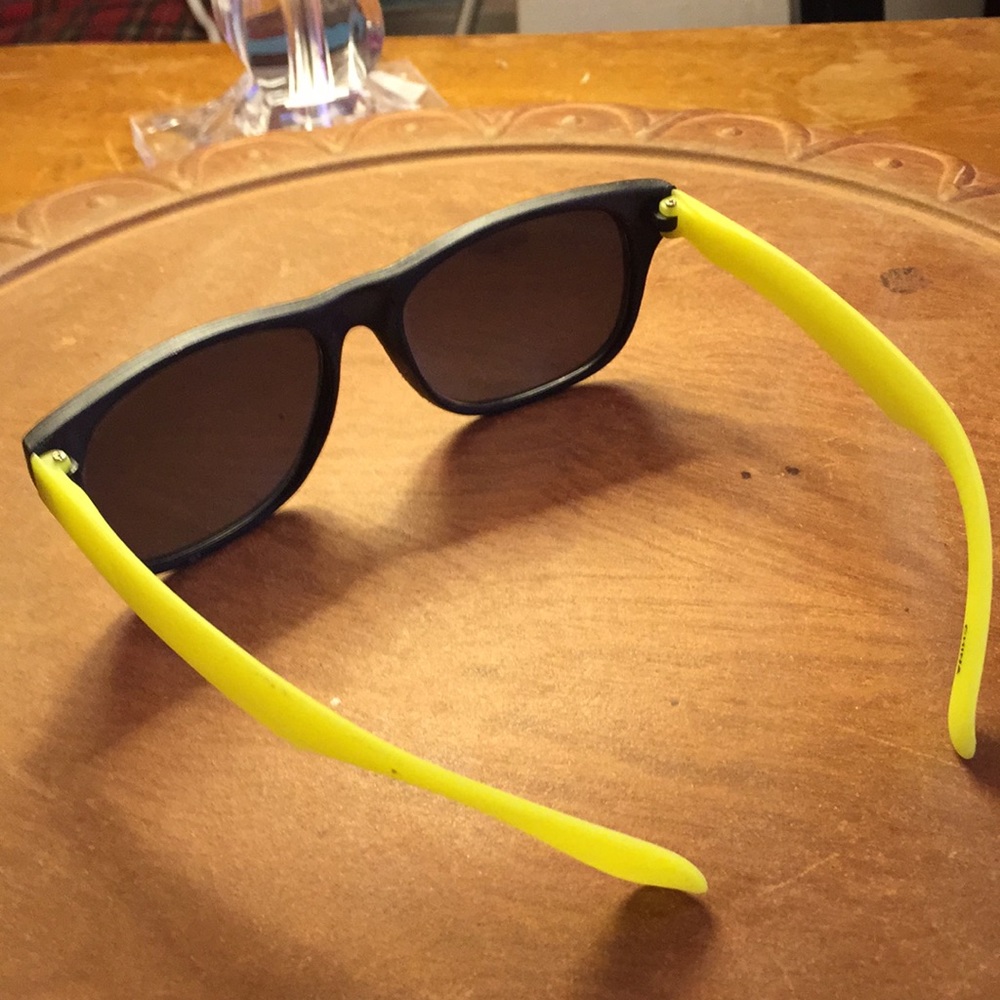 Sunglasses - Picture 4 of 4